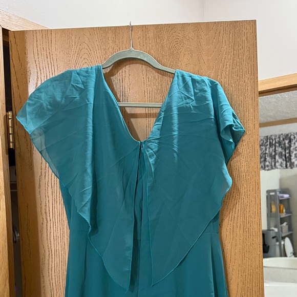 Elegant Teal Lace-Trimmed Dress - Picture 4 of 4